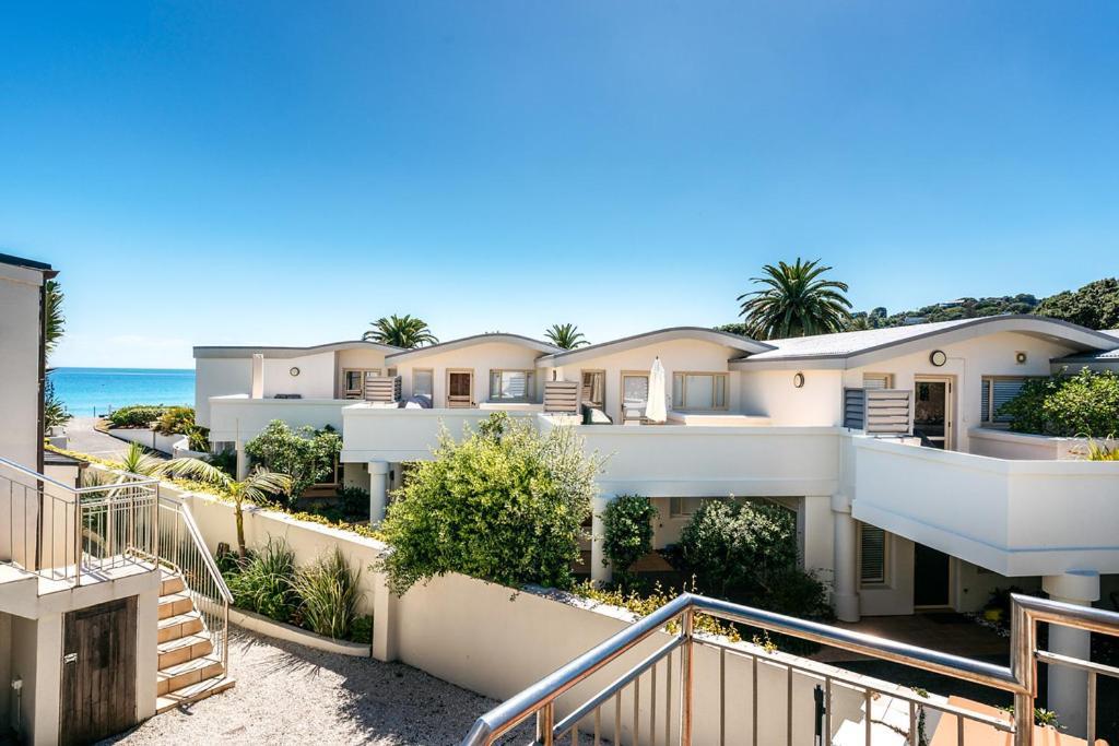 Onetangi Beach Apartments Bagian luar foto