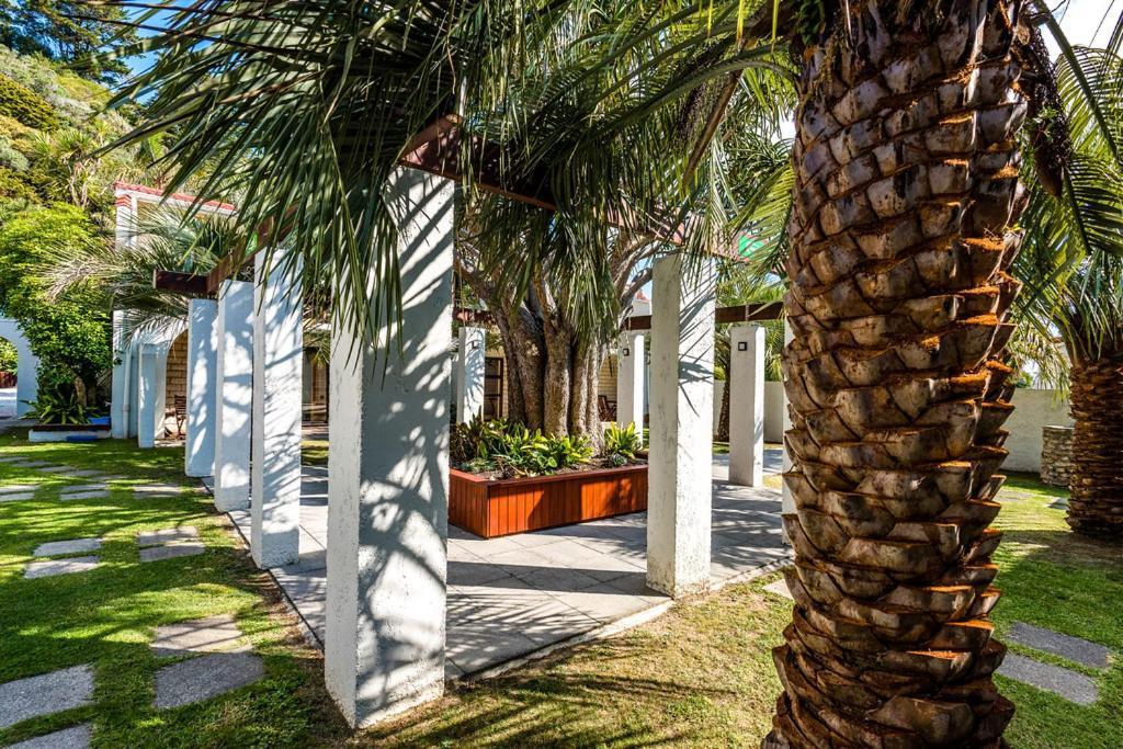 Onetangi Beach Apartments Bagian luar foto
