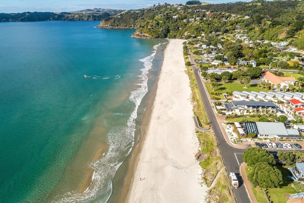 Onetangi Beach Apartments Bagian luar foto