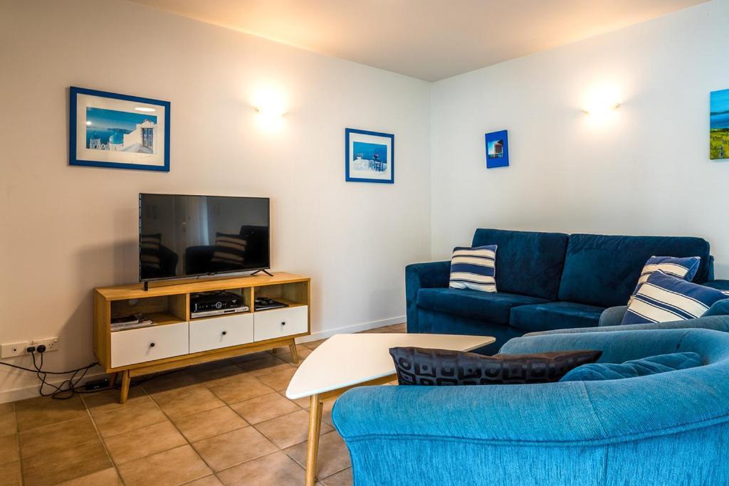 Onetangi Beach Apartments Bagian luar foto