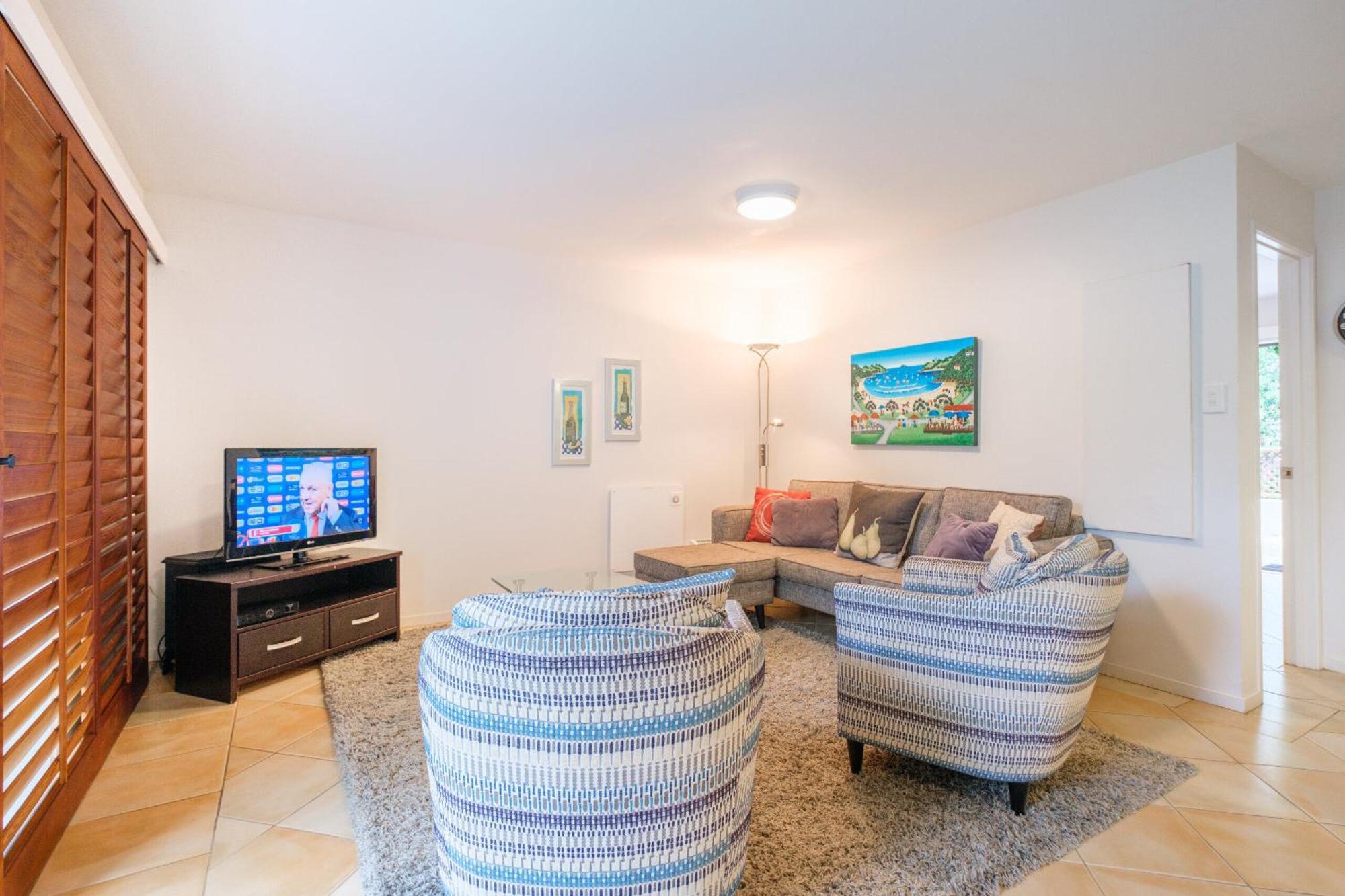 Onetangi Beach Apartments Bagian luar foto