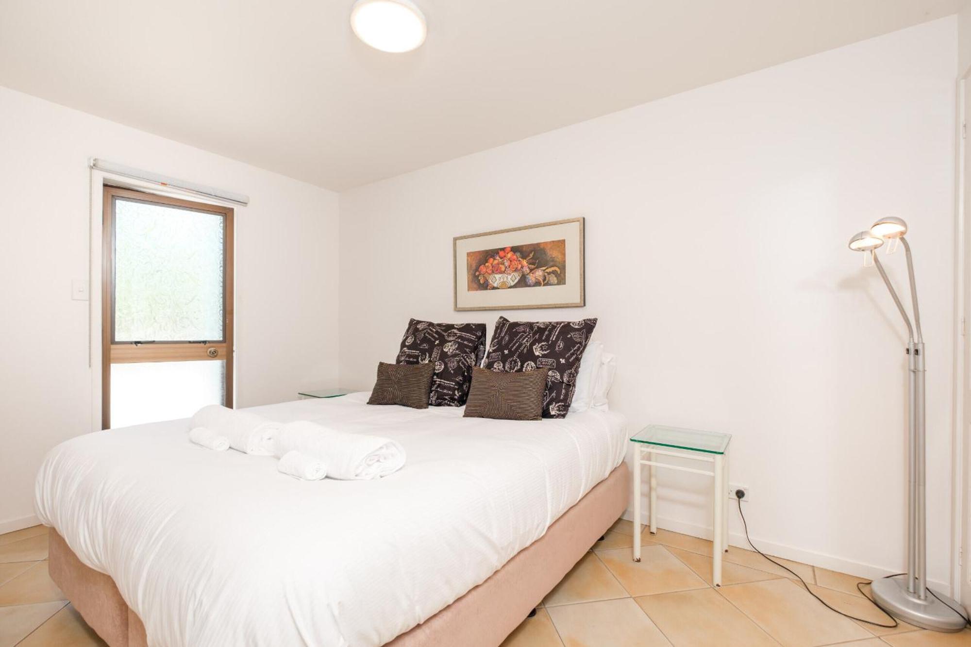 Onetangi Beach Apartments Bagian luar foto