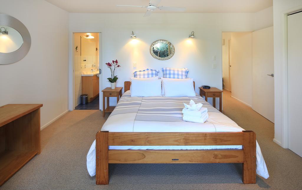 Onetangi Beach Apartments Bagian luar foto