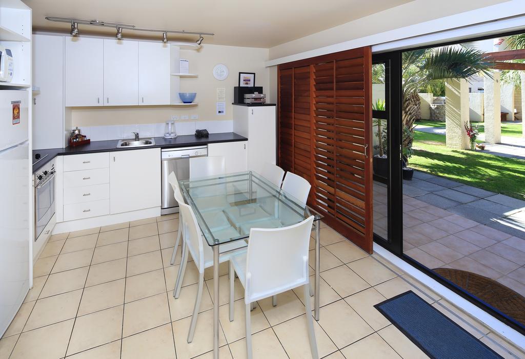 Onetangi Beach Apartments Bagian luar foto