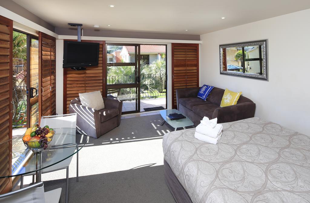 Onetangi Beach Apartments Bagian luar foto