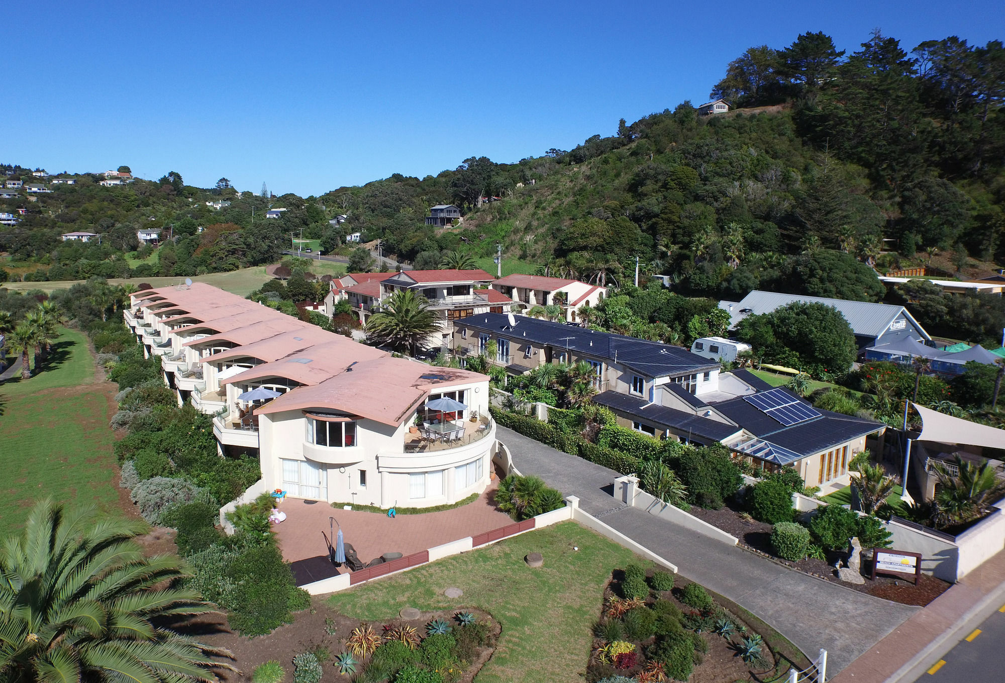 Onetangi Beach Apartments Bagian luar foto